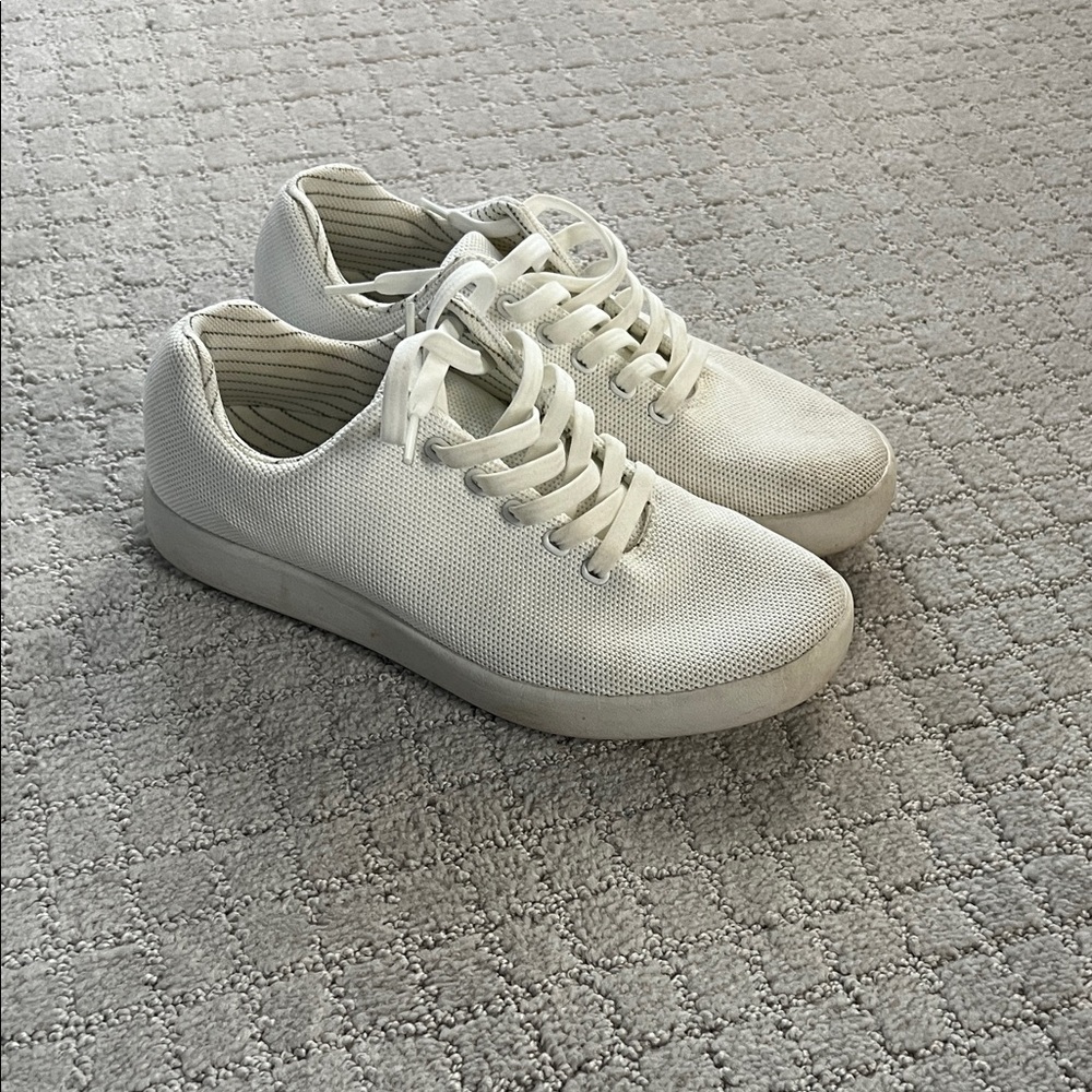 Atoms White Lace-Up Sneakers